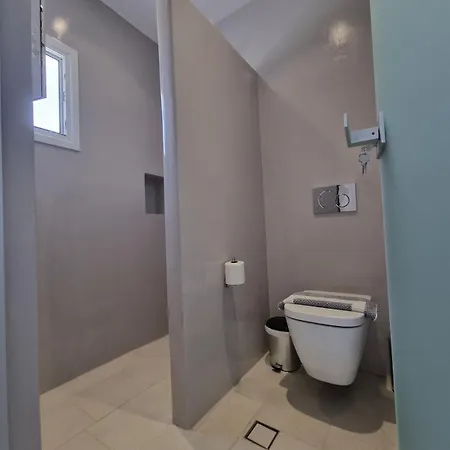 Ilias Place Ios